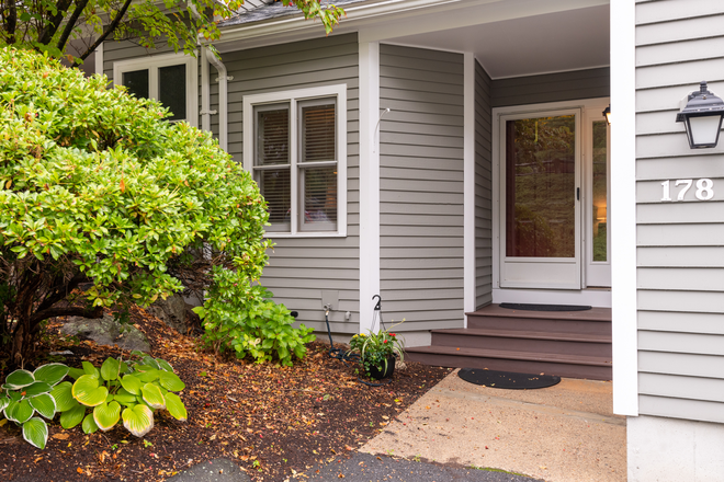 Front Door - Beautifully Furnished Townhouse Close to Brandeis and Bentley