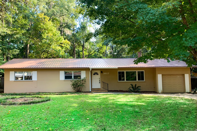  - 3/2 House Walking Distance to UF & Law School Available for Fall 2025!