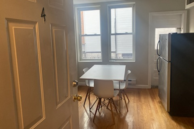 Dining area - Bright and cozy 2 bd 1 bath unit with heat included and laundry in building