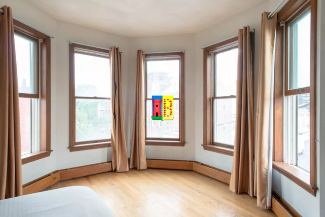 Room 1 - STUDENTS HOUSING | LAUNDRY INCLUDED | NO FEE!