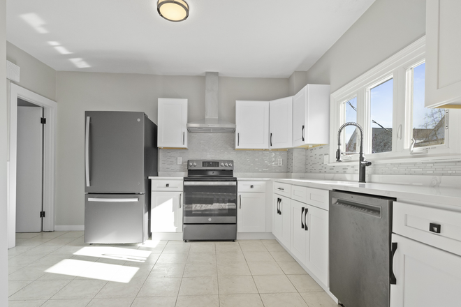 - - Available 9/1!! 5 Bed 2 Bath Newly Renovated w/ Laundry & Parking Apartments