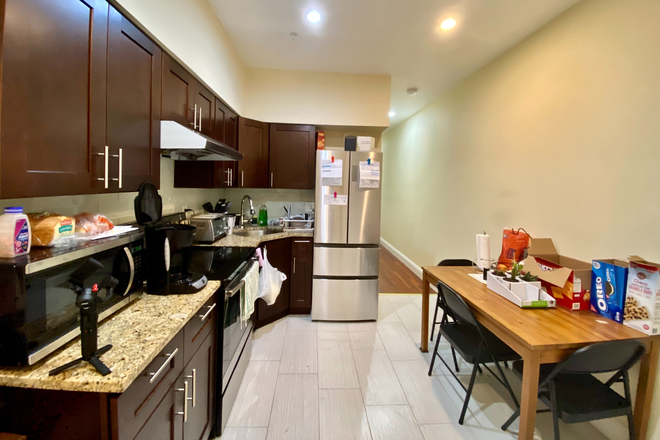 Kitchen - Beautiful and new three 3 bed apartments 5 min to Temple!