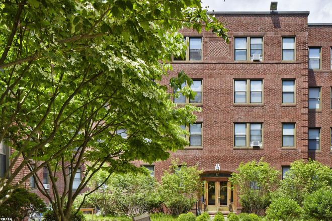 Exterior - 19 Everett St Studio Sublet, 1F. June 6 to August 20 Apartments