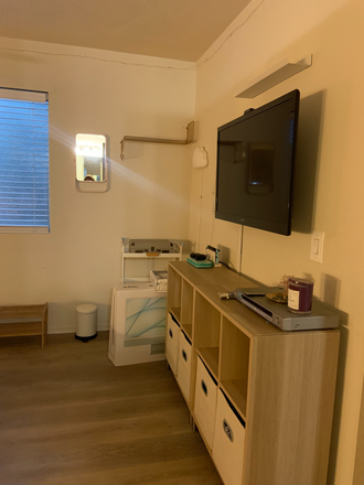 TV - Very close to UCSD- Furnished Room Available (Bathroom in room). Washer & Dryer in Apartments Unit.