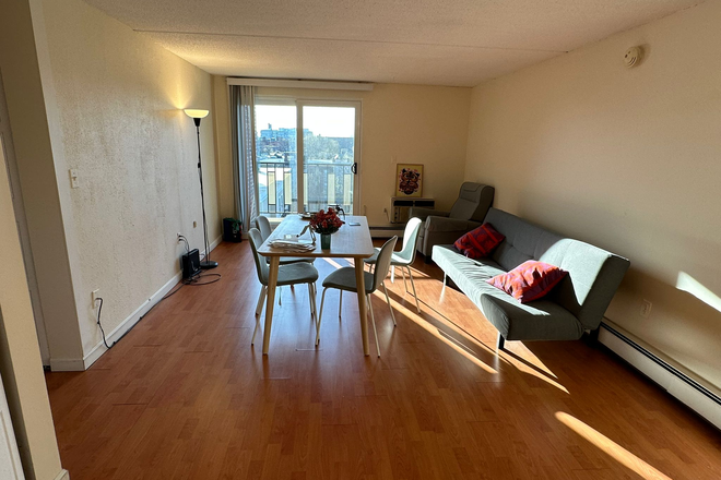Living room - Summer Sublet Near Campus – Fully Furnished Apartments