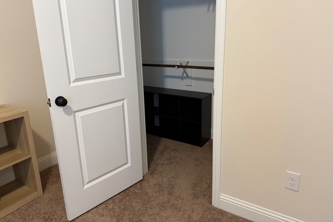 Closet B - Furnished Private Room with Bathroom. (Internet and utilities included, female only)