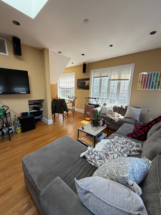 1 - SEPT 2026 - Amazing Mission Hill 5b / 2b, Student Ok! No Broker Fees! Apartments