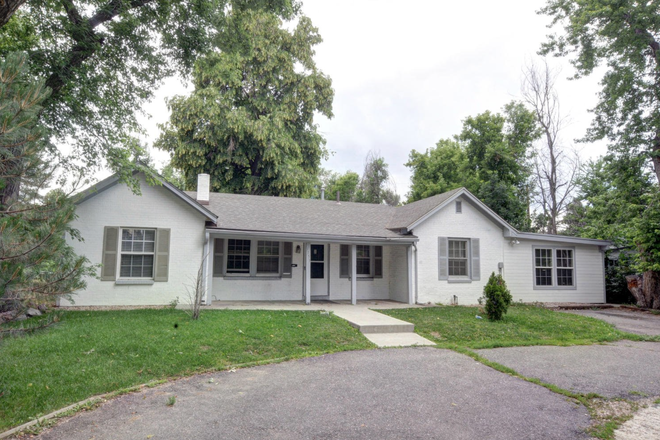 Front of house - House next to campus