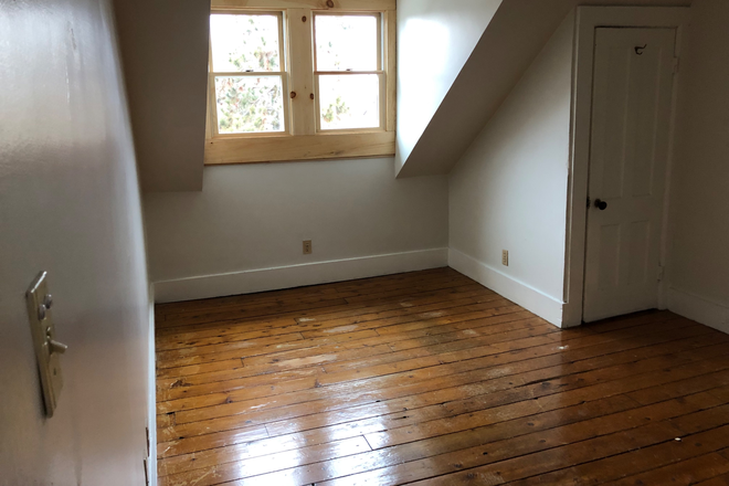 Bedroom - Sublet 3 Bedroom Apartment Northampton