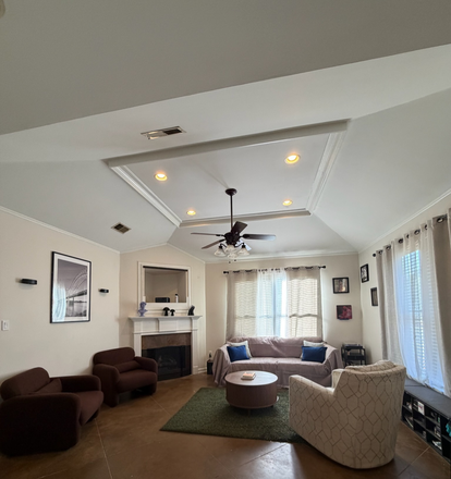 Living room - The Memphis Getaway House