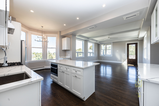 kitchen - Modern just renovated 2 bed 2 bath with central AC - landlord pays the fee!