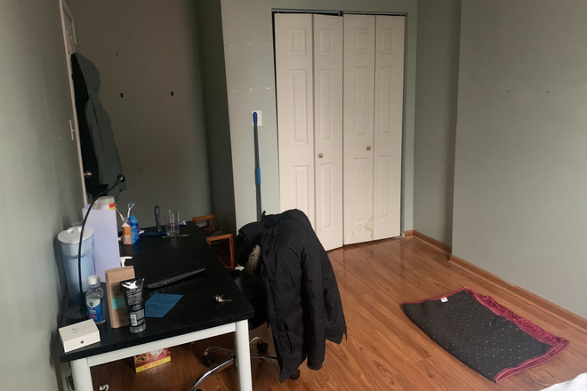 Bedroom 2 - Apartment on Taylor, 8-10 min walk from East Campus