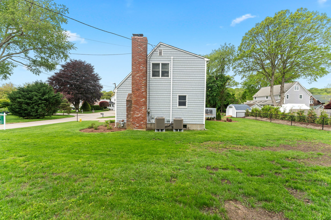 EXTERIOR - 5 BED BEACH RETREAT House