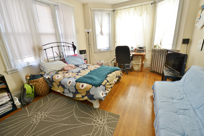 Bedroom - 4 Bed Available 9/1/26! *CONTACT NOAH 603-470-8181 Apartments