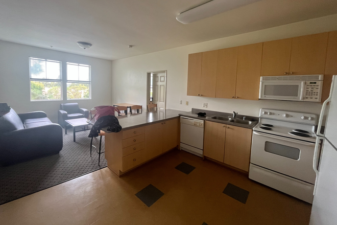 Kitchen with Appliances - Vista del Campo Norte, Private Bedroom, Whole Year