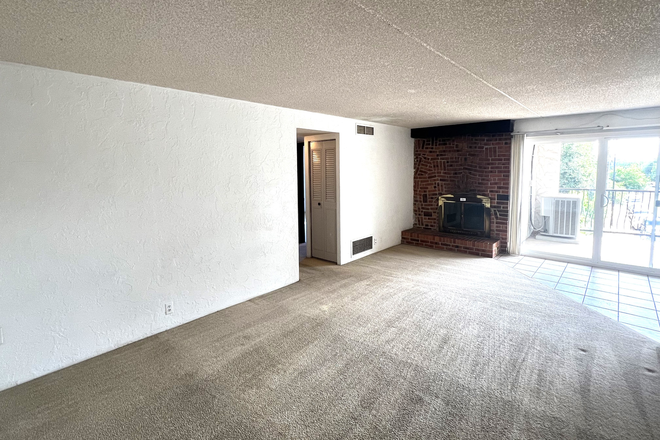 Living Room - 805 29th Street - Spanish Towers (2BR/1BA) Apartments