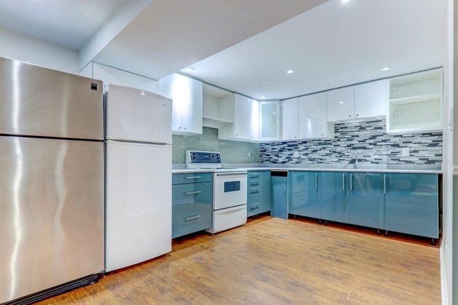 Kitchen - 4 bedroom, 2 bathroom, washer, dryer, fully furnished with a kitchen