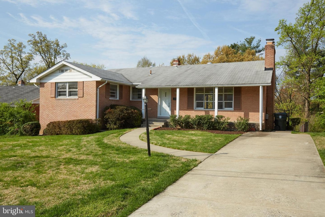 FrontHouse - 9242 Limestone Place - 2 BedRooms Available Now (Shared Housing)