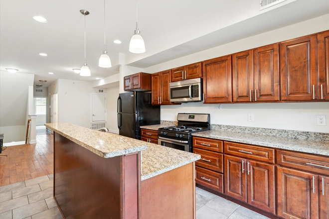 Room - 2107 N 17th ST Apartments