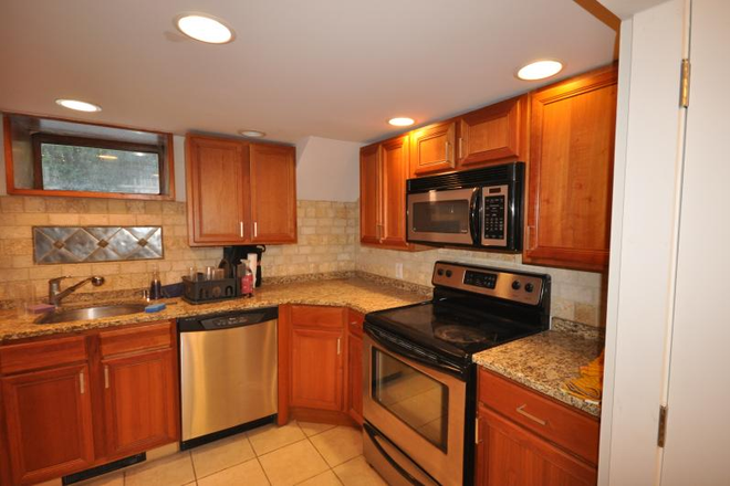 A - Right by NEU, close to all Fenway schools, NO FEE, ENTIRE TOWNHOUSE