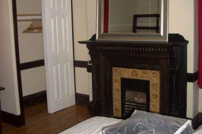 bedroom - 29 Ware St/Harvard Yard Harv/MIT/MGH/Longw furnished post-doc house . Util+ITincl