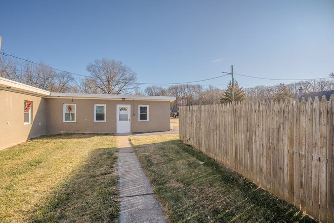 Front of duplex - Unfurnished 1BR duplex-Route 27-Kendall Park