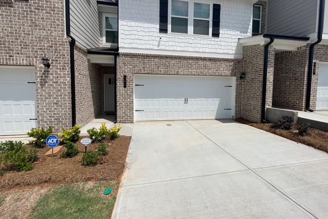 Outside Street View - Diamante Townhome