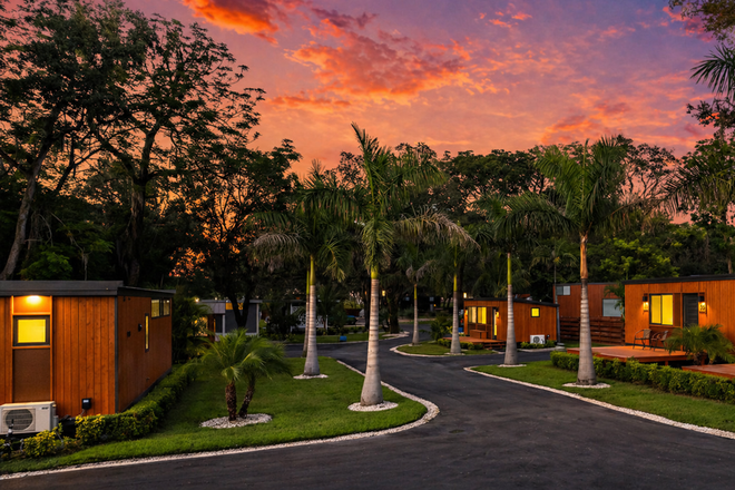 Peaceful & Private Community - Private Tiny House in Tropical Setting