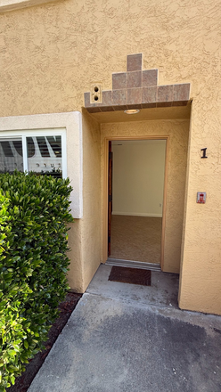 Front door - 1 Bedroom - walk or bike to UCSD