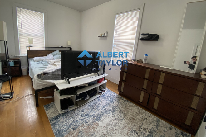 Bedroom #2 - Spacious 3 Bed 1 Bath on Cambridge Street !!