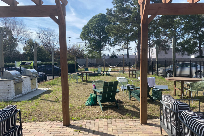 hang out area - Seahawk Apartments, close to campus