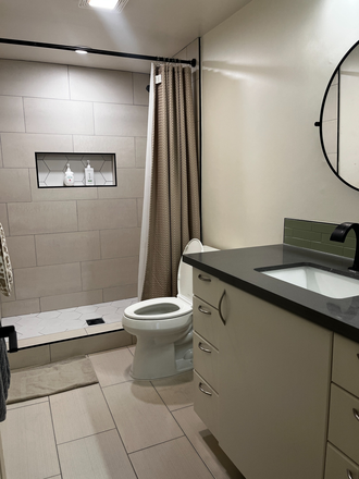 Private Bathroom - Cozy Pasadena Room with View Condo