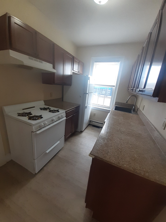 Kitchen - Bright 2 bedroom on 1st floor in Wayland Square! Apartments