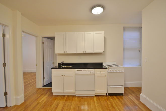 . - Renovated 3-bed on Westland. Landlord paying half broker fee! Apartments