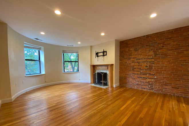 1 - GREAT location TOP floor 1 bed on Gainsborough St with in unit laundry Apartments