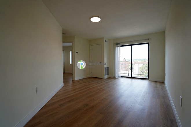 1 - MARCH 2025 - Union Sq HUGE 2bed/1bath, W/D IN UNIT, Pet friendly! Apartments