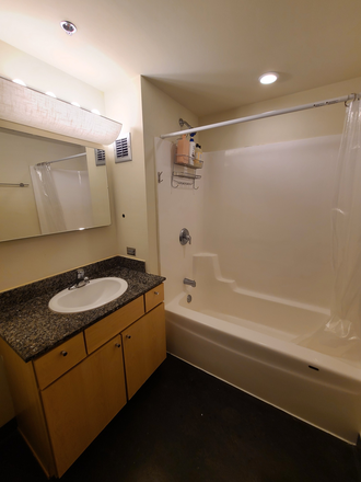 Bathroom - Letterman Chicago Apartment 521