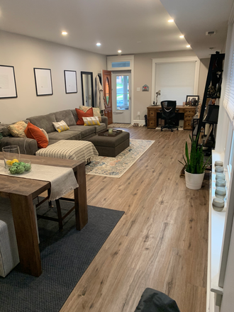 livingroom - Newly Renovated 3 bed house with fenced in yard. Only 6 minutes from hospital.