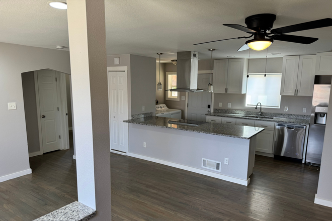 Entry of front of house - Charming 3 Bed, 2 Bath w/ oversized garage and fenced in yard Aurora, CO - Available 5/1 - $2800 House