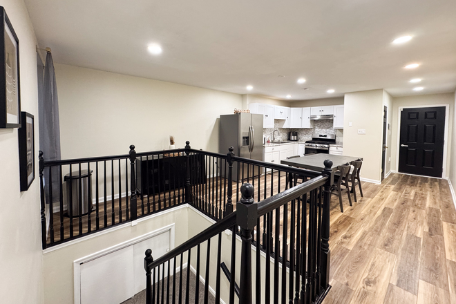 Kitchen/dining area - Fully Furnished 2BR/1.5BA Apartment in Reservoir Hill – Newly Updated & Close to Johns Hopkins!