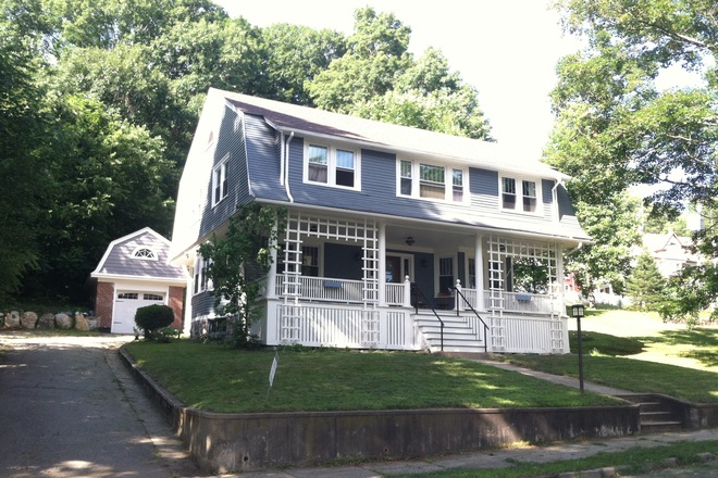 Front Street View - Beautiful 5-bedroom Victorian for students or faculty