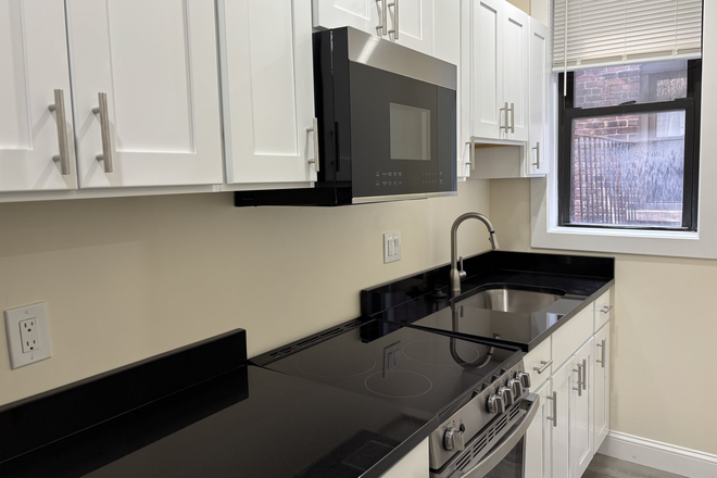 Call/text 602-317-9877 for a showing. - 9-1-26 / NO BROKER FEE / RENOVATED 2BR WITH NEW KITCHEN AND BATH / LOOK AT PICS!!