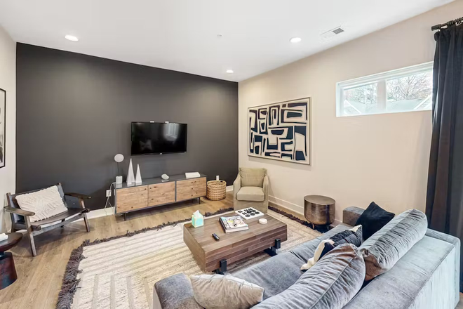 Living room - 119 Mason Ave, Unit 203 Apartments