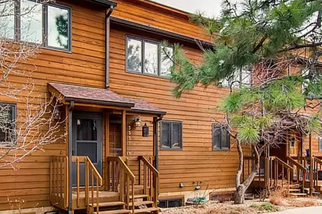 Entry way, quiet neighborhood away from street noise! - 3 Bed/2 Bath - Hickok Place - Quiet, Parks and Bikeability!