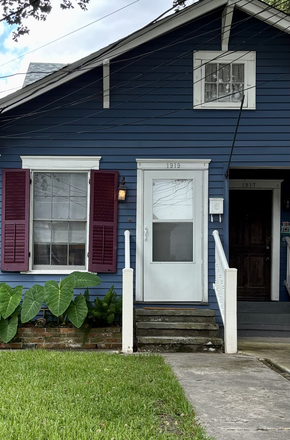 front entry - Cozy, fully furnished 2 BR close to Tulane & Loyola (.7 mi)
