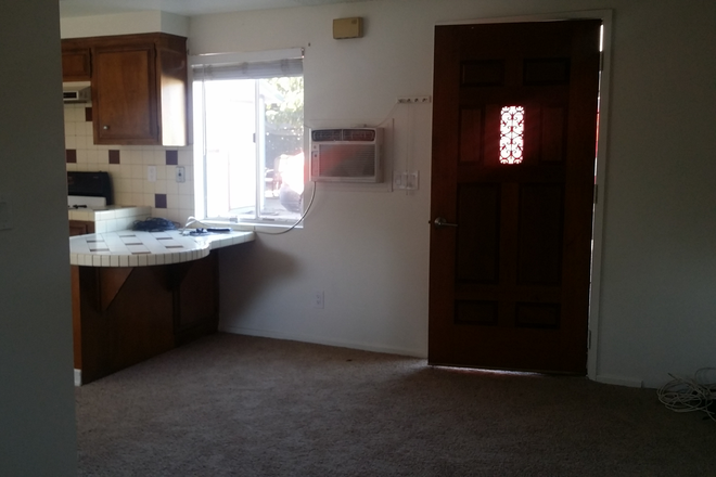 Entry - Back House For Rent