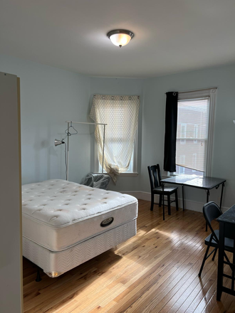 Available Room - Apartment close to campus
