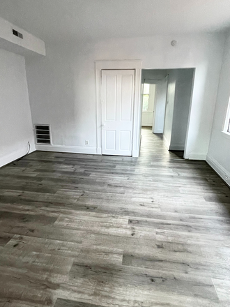 Living Space - 2322 Chickasaw, Fabulous 5 bedroom! House