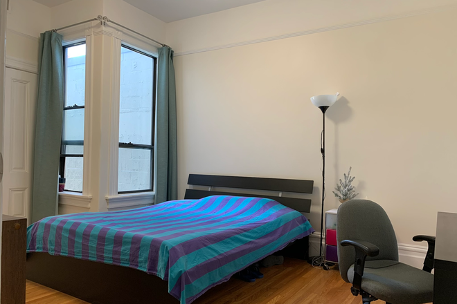 Bedroom - 10mins Away! 1 Bd/1 Ba (shared w/1p) in 1500sqft Flat, renovated, seeking FEMALE Flatmate House