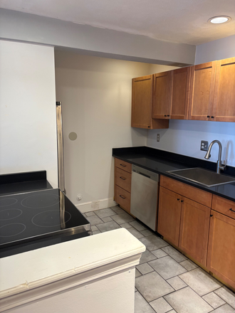 Kitchen - Apartment very close to campus